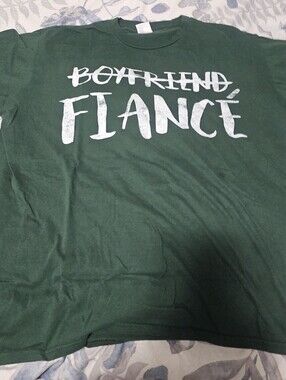 Green "Fiancé" Graphic Tee Sz Xlarge